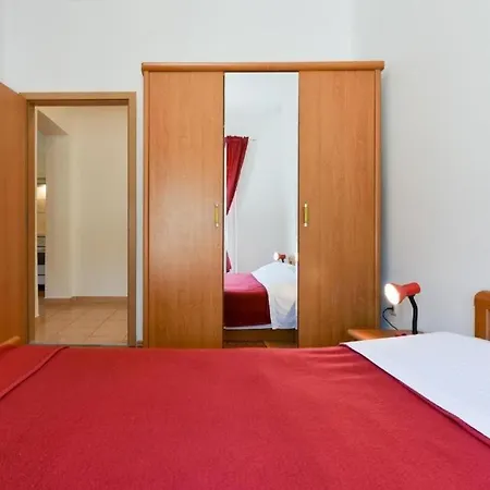 Апартаменти With A Parking Space - Diklo, - 22555 Задар
